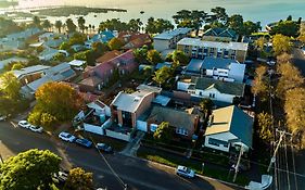 Art Deco Coastal Retreat Near Beach And Cbd, Mibnb